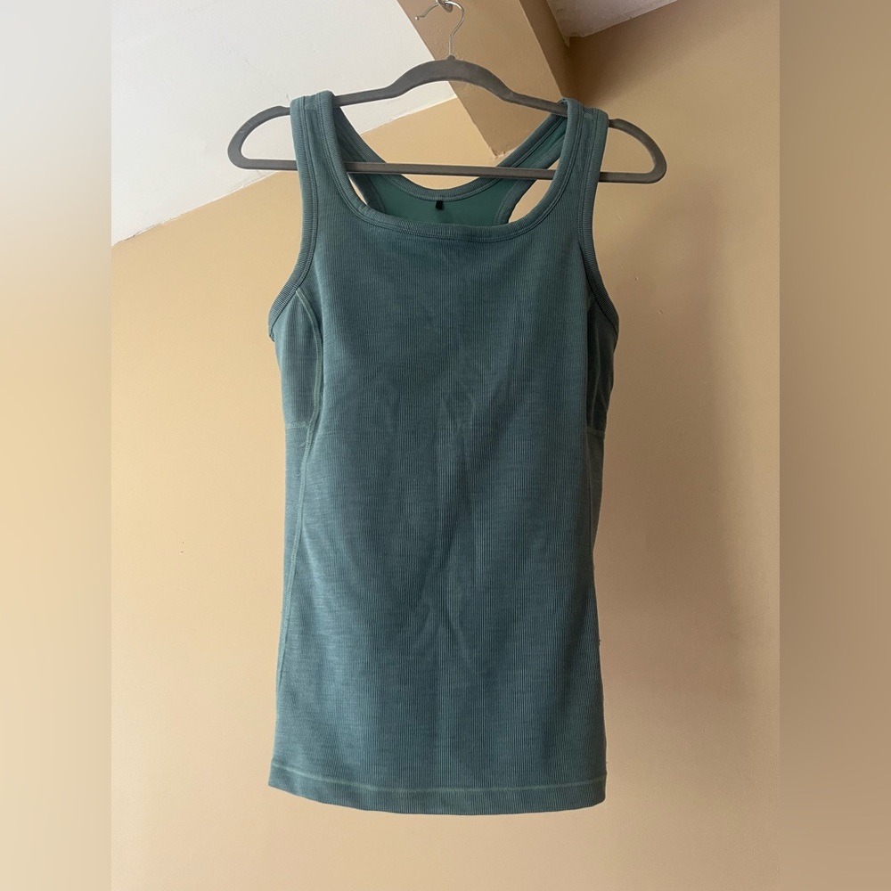 Blue-green Prana workout top 🏋️‍♀️